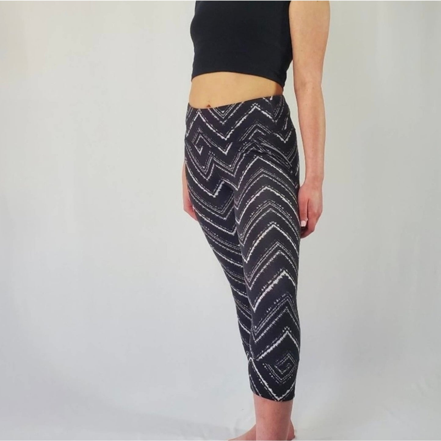 Athleta Zig Zag Relay Capri Leggings - Medium