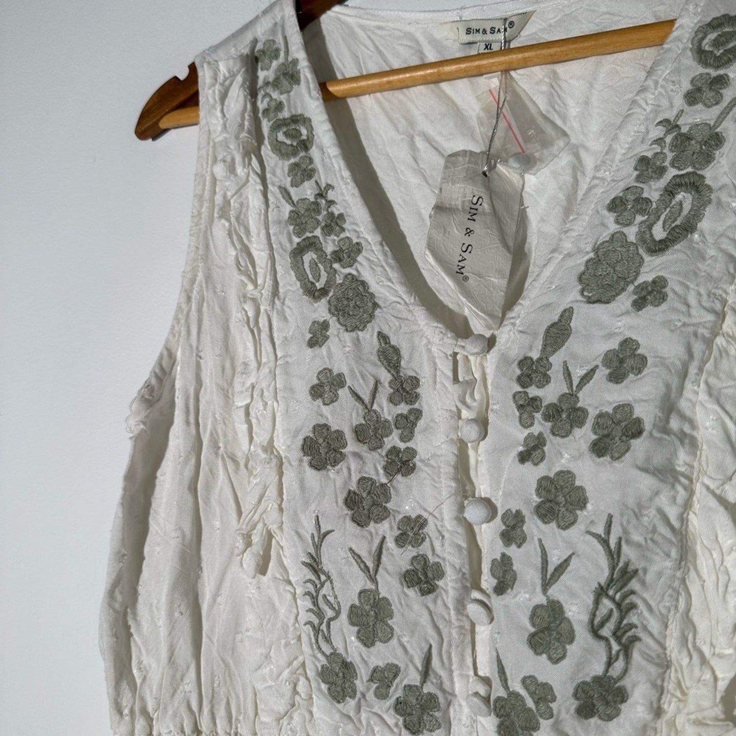 NWT Sim & Sam Embroidered Top