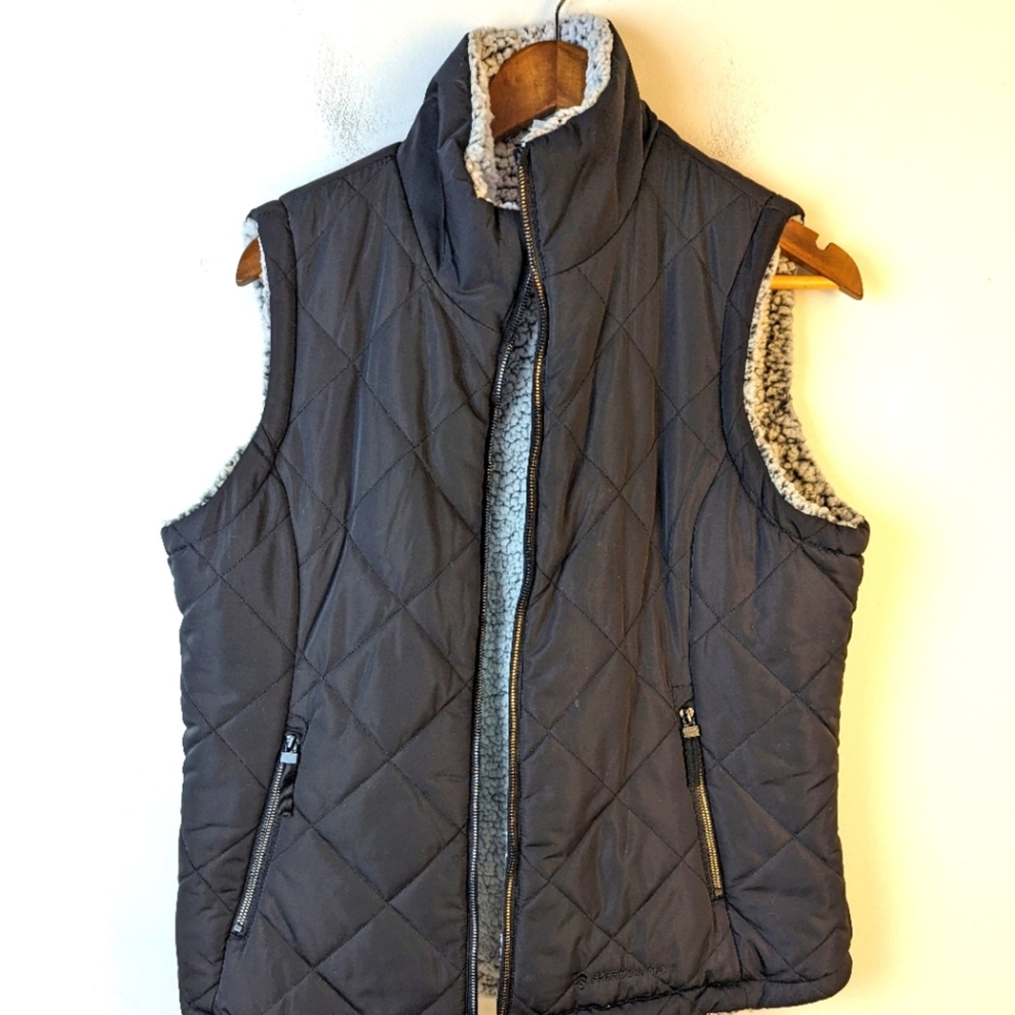 Quilted Fleece Vest - Large