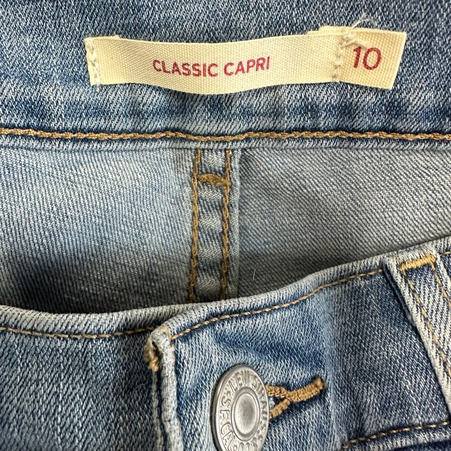 Levi’s Classic Capri Jeans