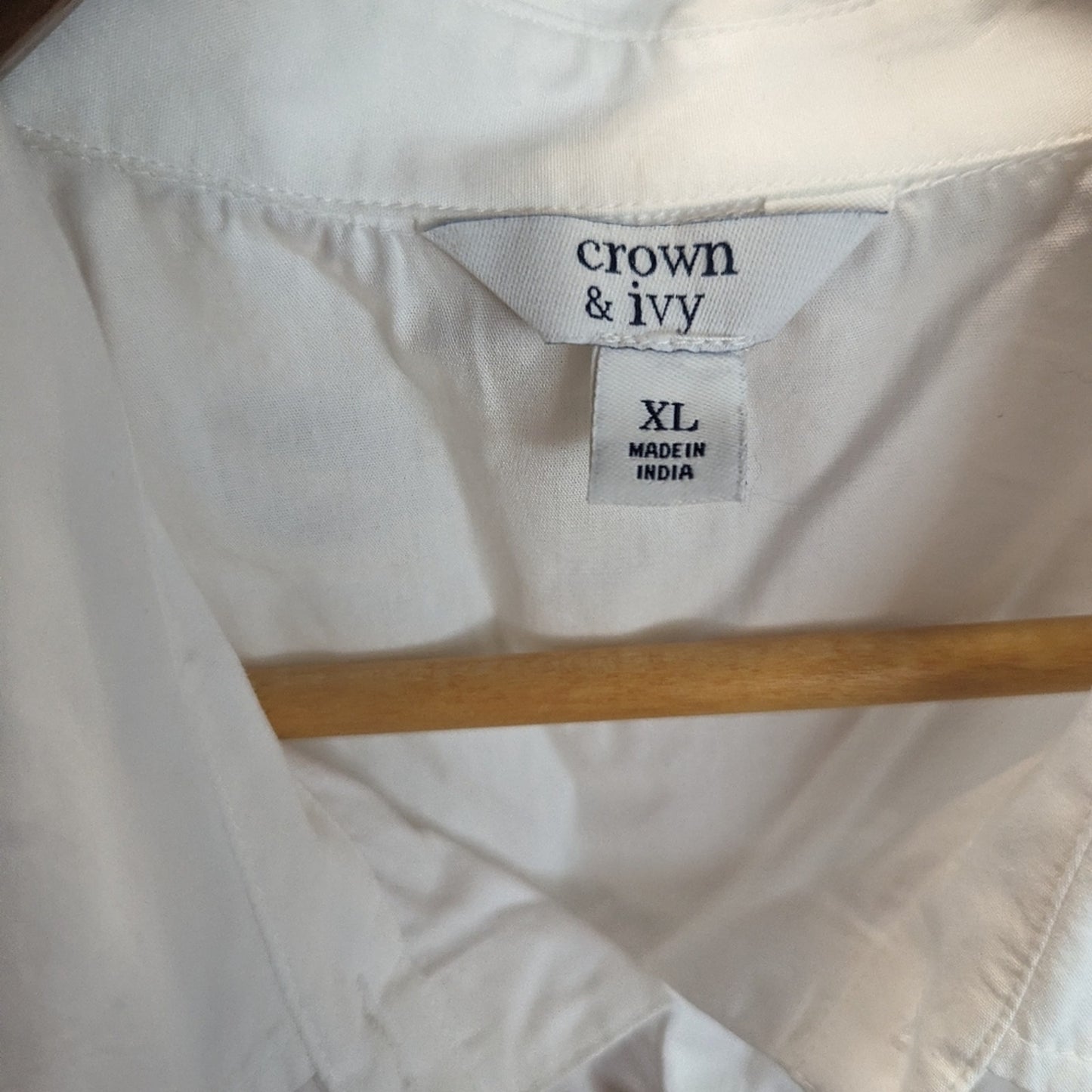 NWOT Crown & Ivy White Top - XL