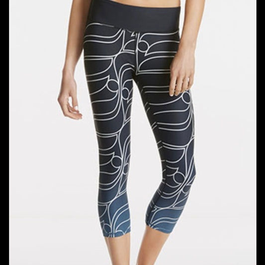 Fabletics Define Power Hold Mid Rise Capris - Small