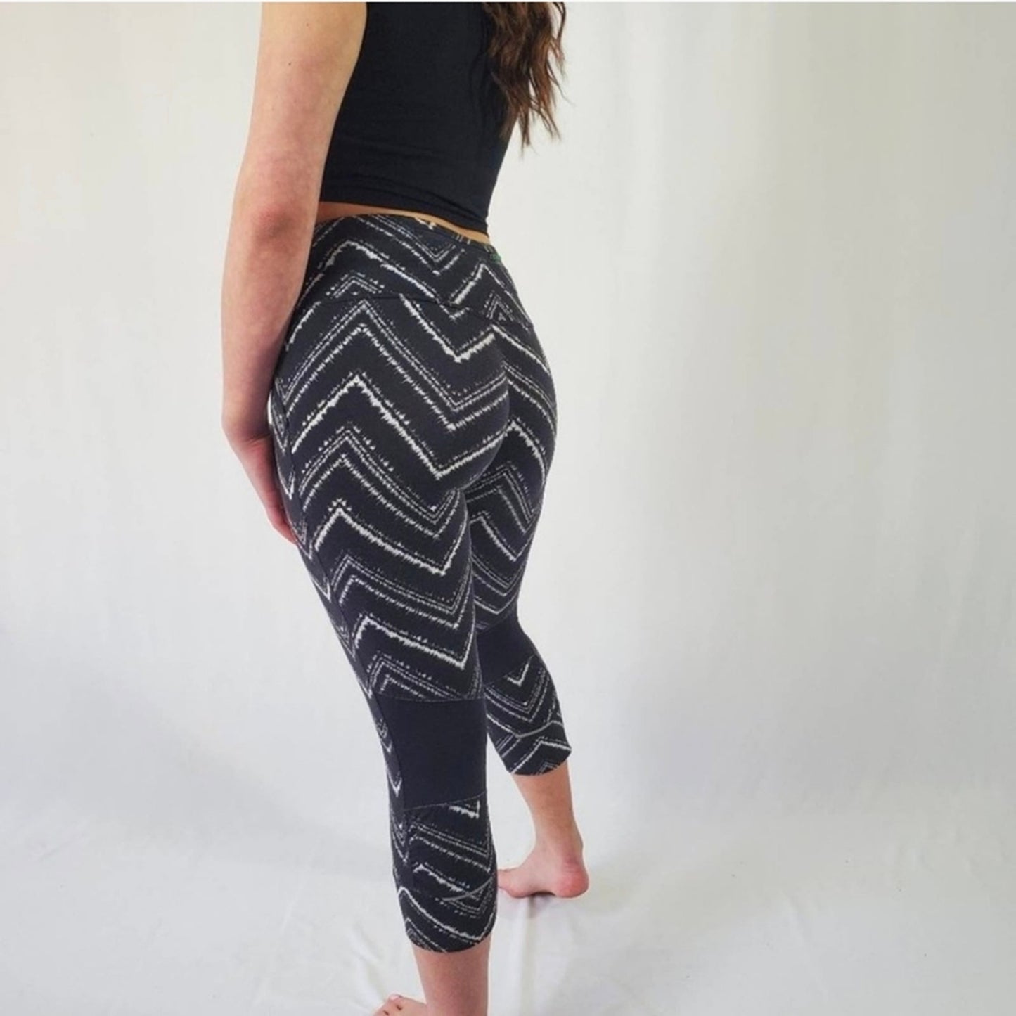 Athleta Zig Zag Relay Capri Leggings - Medium