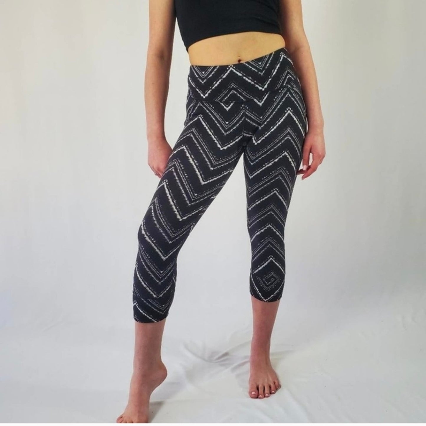 Athleta Zig Zag Relay Capri Leggings - Medium