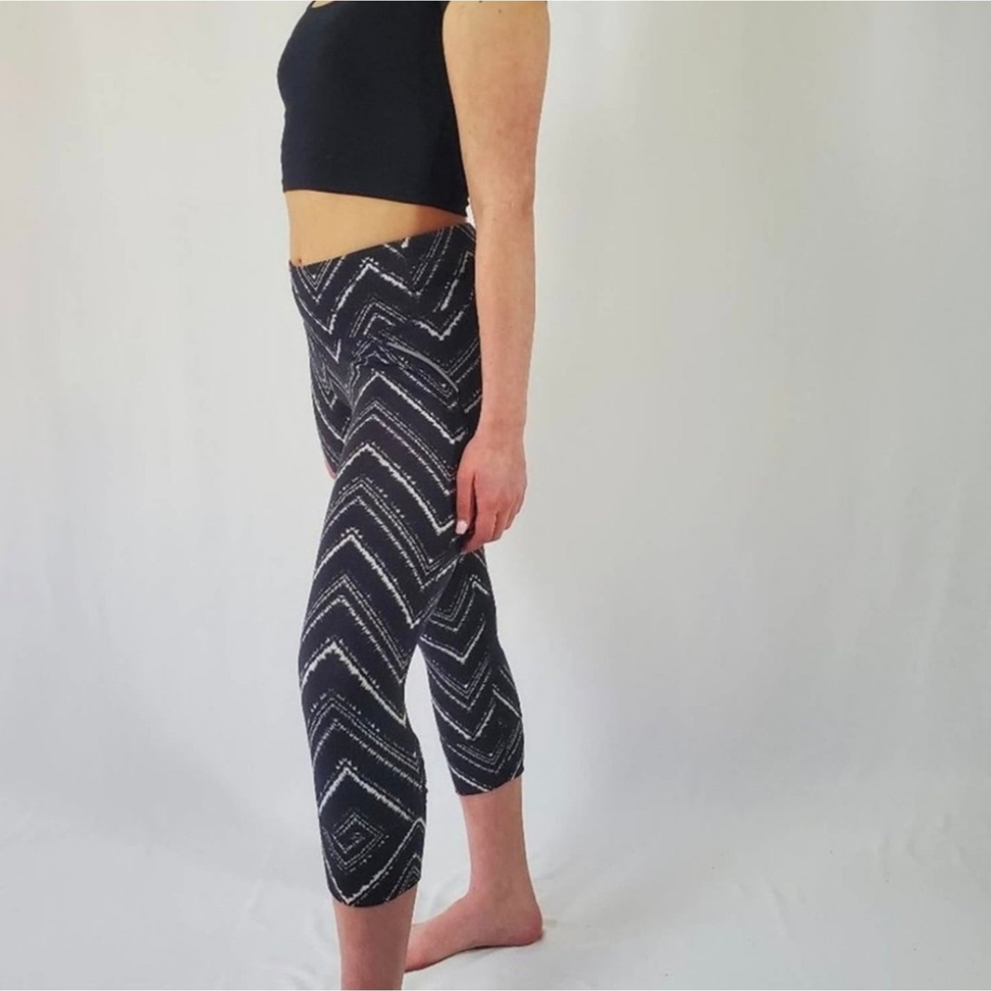 Athleta Zig Zag Relay Capri Leggings - Medium