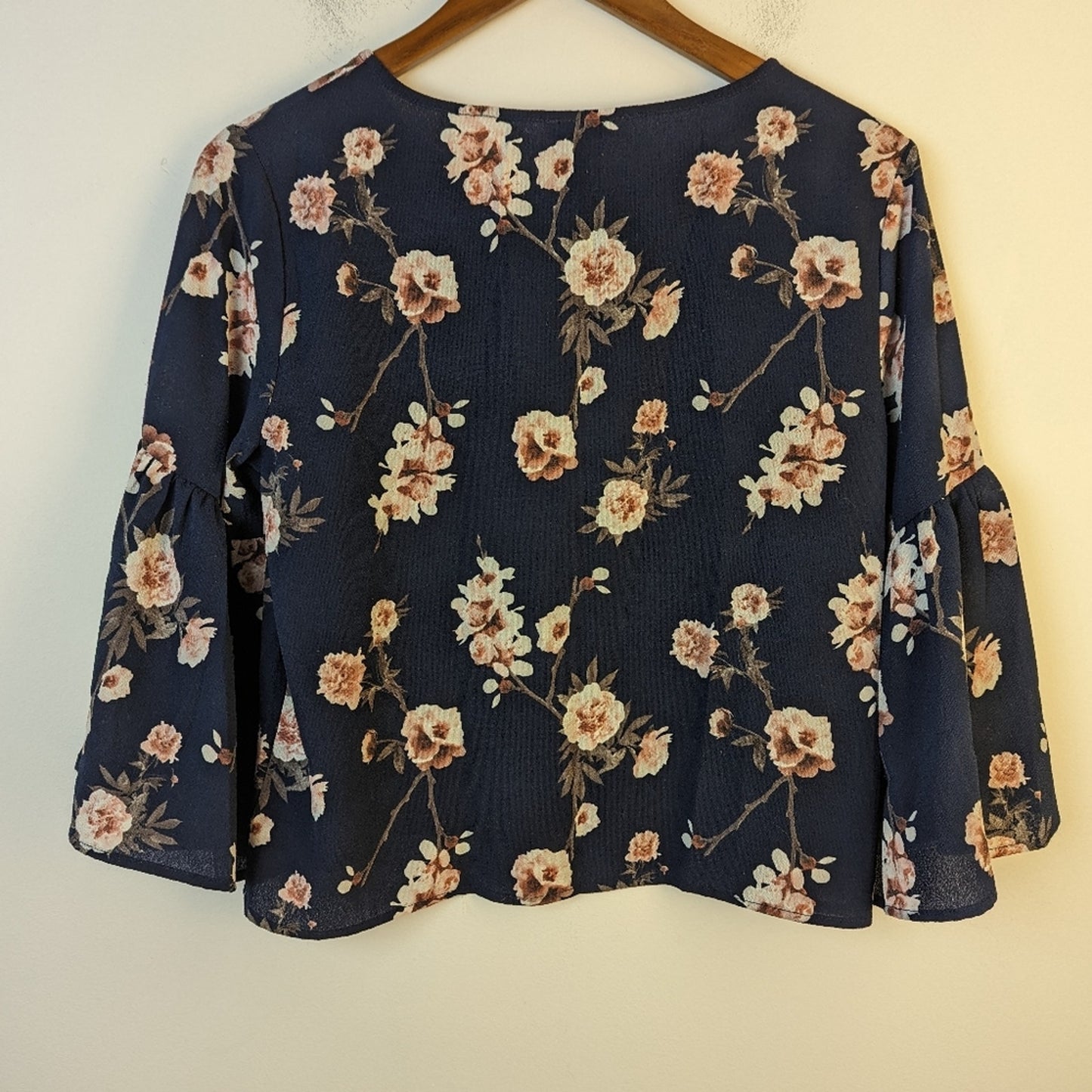 Rue 21 Floral Top. / Medium