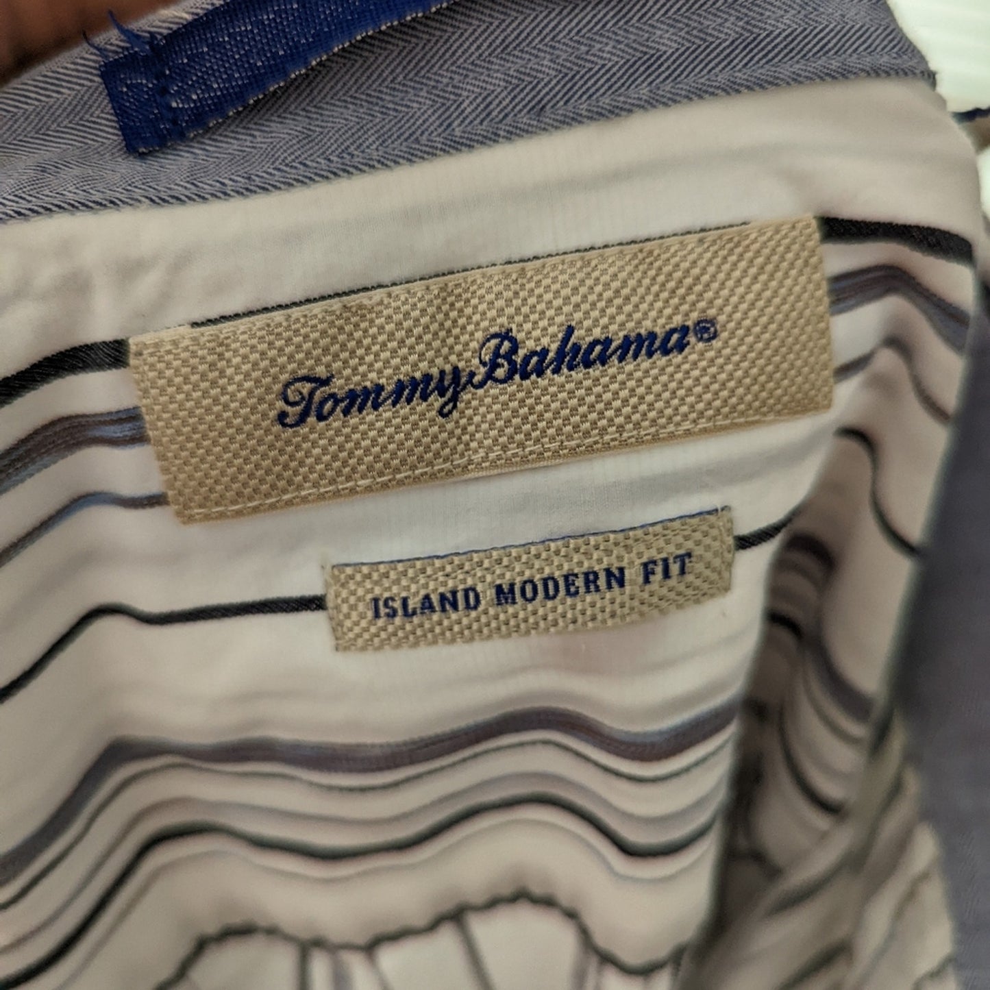 Tommy Bahama Island Modern Fit Button Front Shirt L