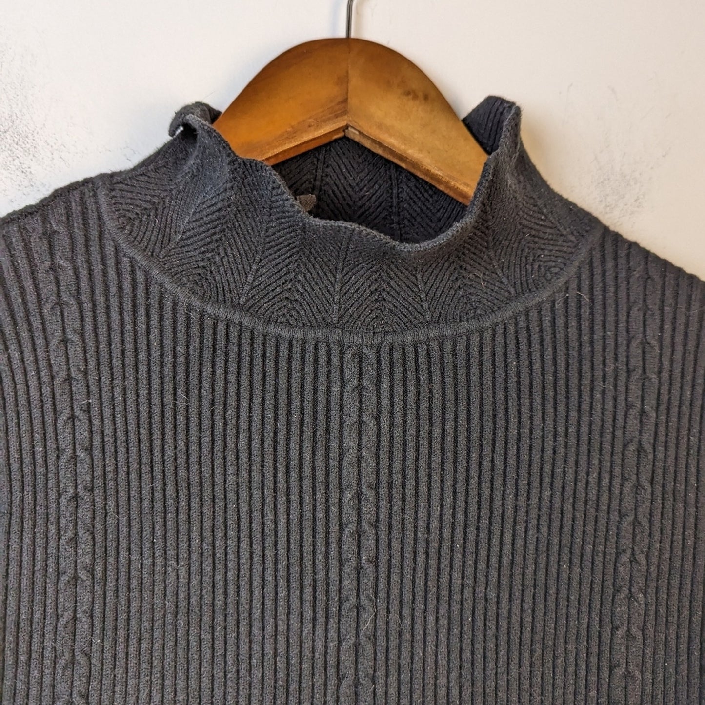 Black Ribbed Turtleneck / Medium