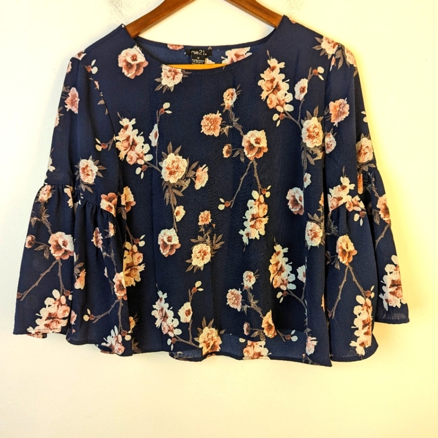 Rue 21 Floral Top. / Medium