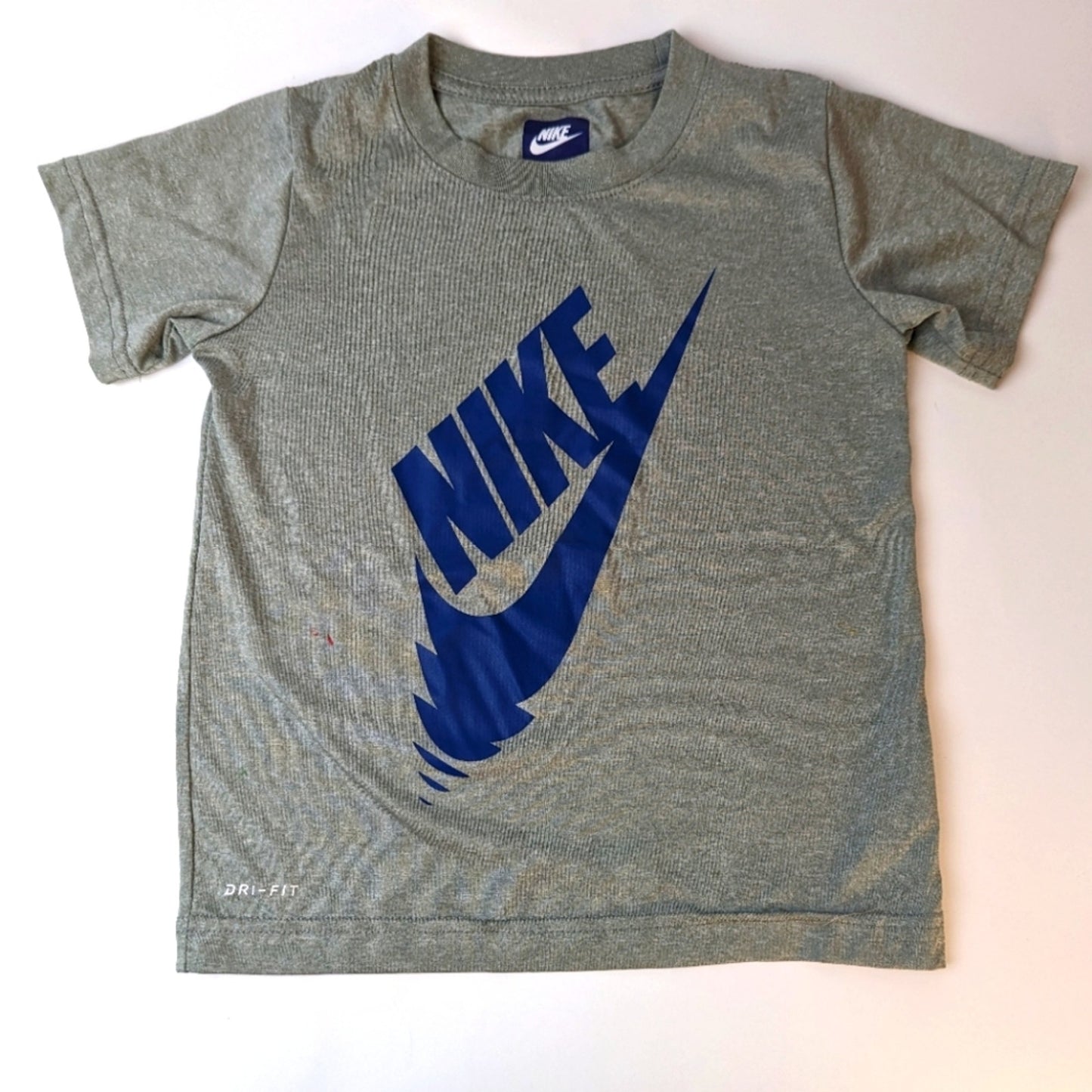 Nike Kids Tee Shirt/ 5-6 yrs.