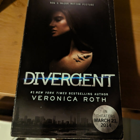 Divergent by Veronica Roth