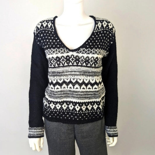 Aeropostale Knit V Neck Sweater / Medium