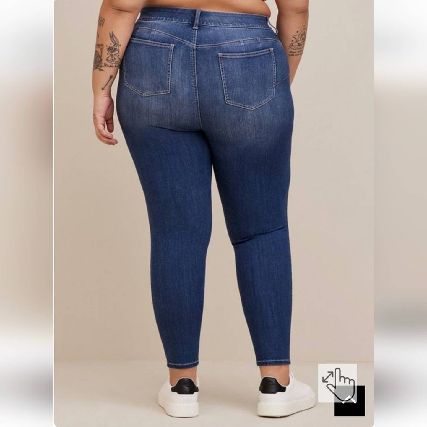 Torrid Bombshell Skinny Distressed Jeans / 16S