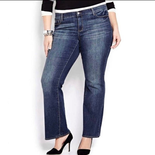 DKNY  Straight Leg Jeans / 8