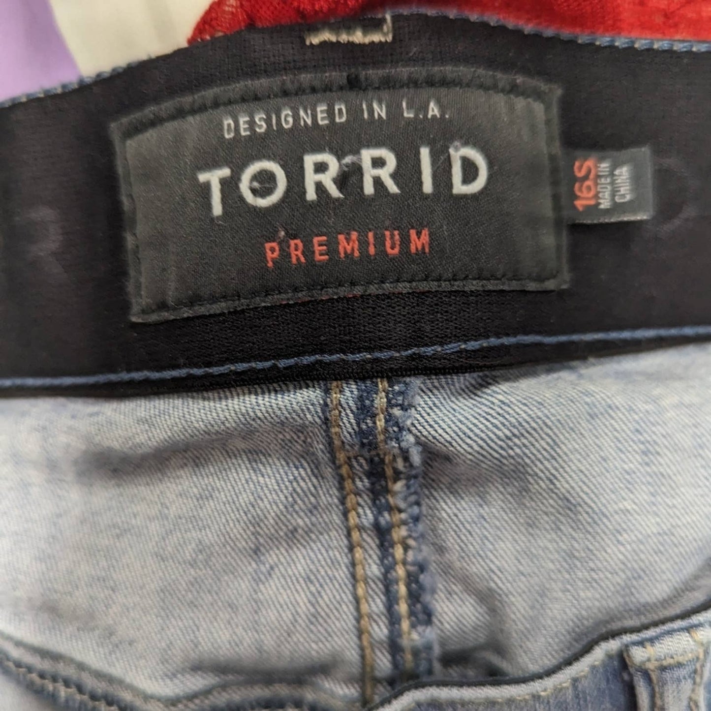 Torrid Bombshell Skinny Distressed Jeans / 16S