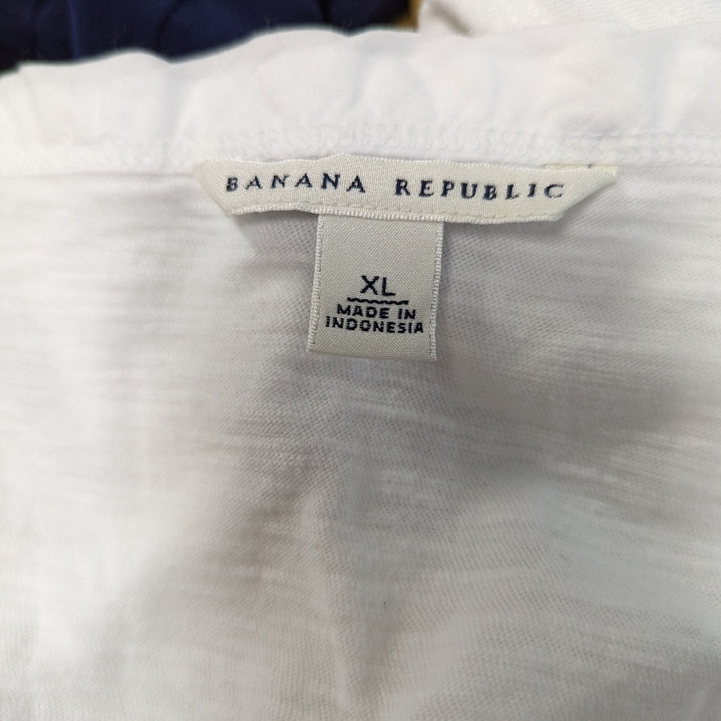 Banana Republic White Tee Shirt / XL