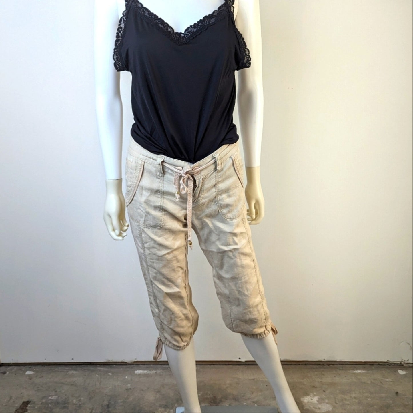 Guess Cropped Pants - 25