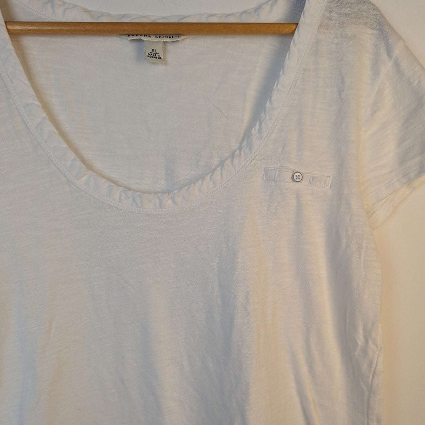 Banana Republic White Tee Shirt / XL