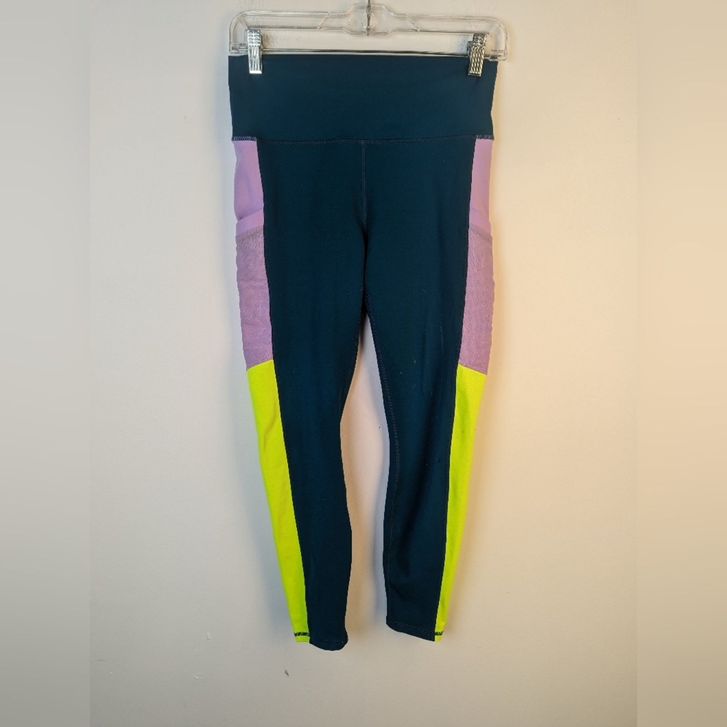 Fabletics On-The-Go Powerhold High Waisted Leggings /  Small - Medium