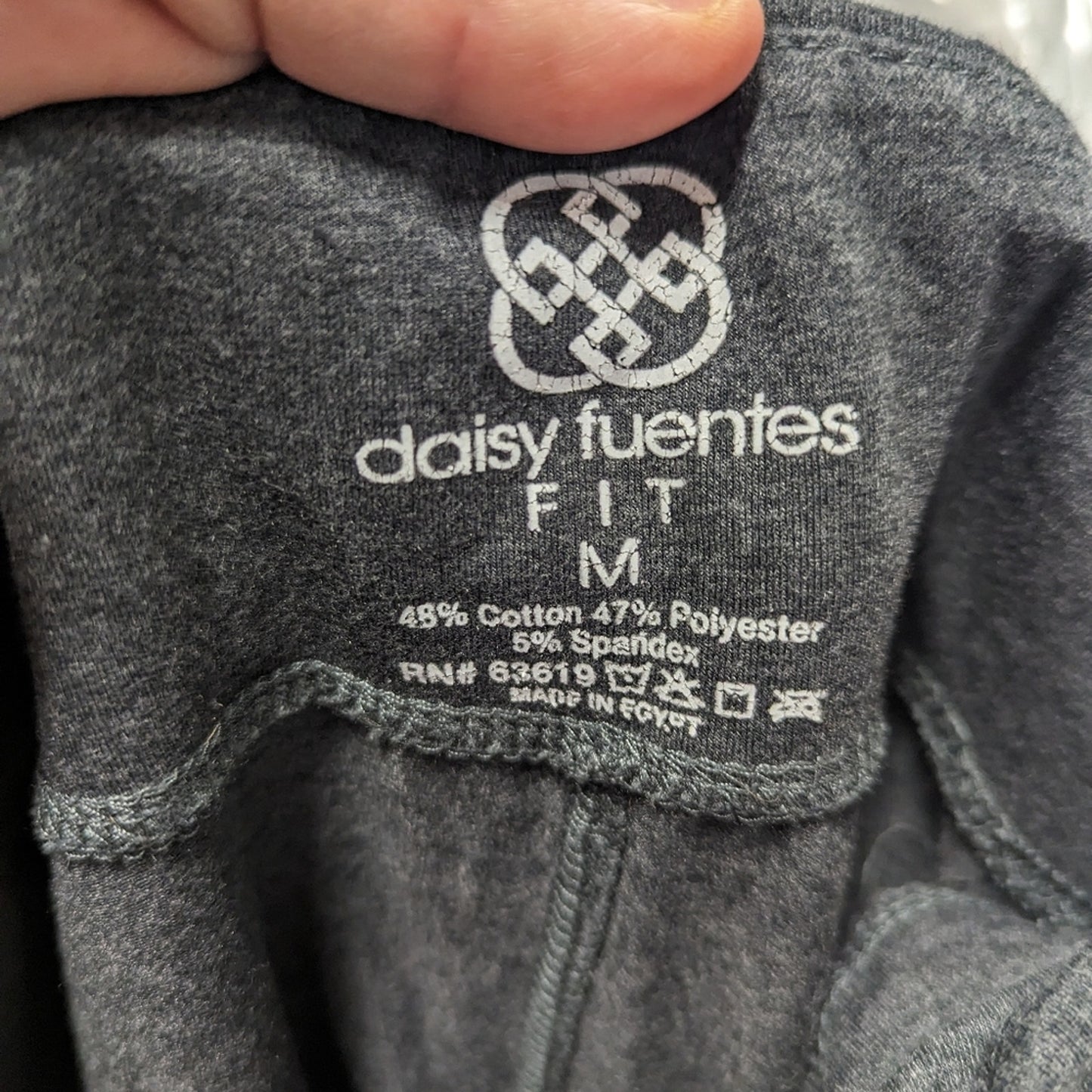 Daisy Fuentes Fit Cropped Leggings - Medium