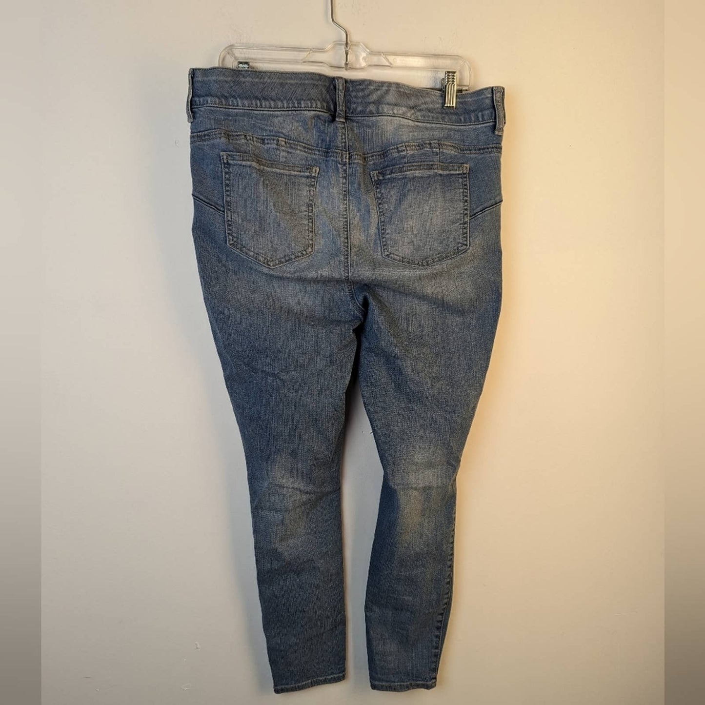 Torrid Bombshell Skinny Distressed Jeans / 16S