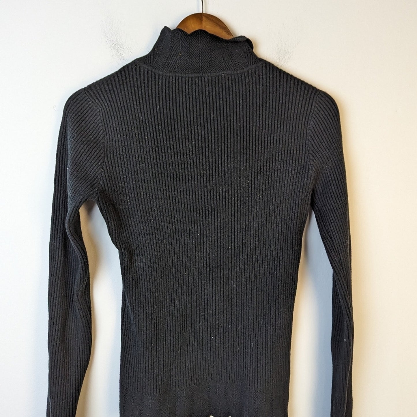 Black Ribbed Turtleneck / Medium